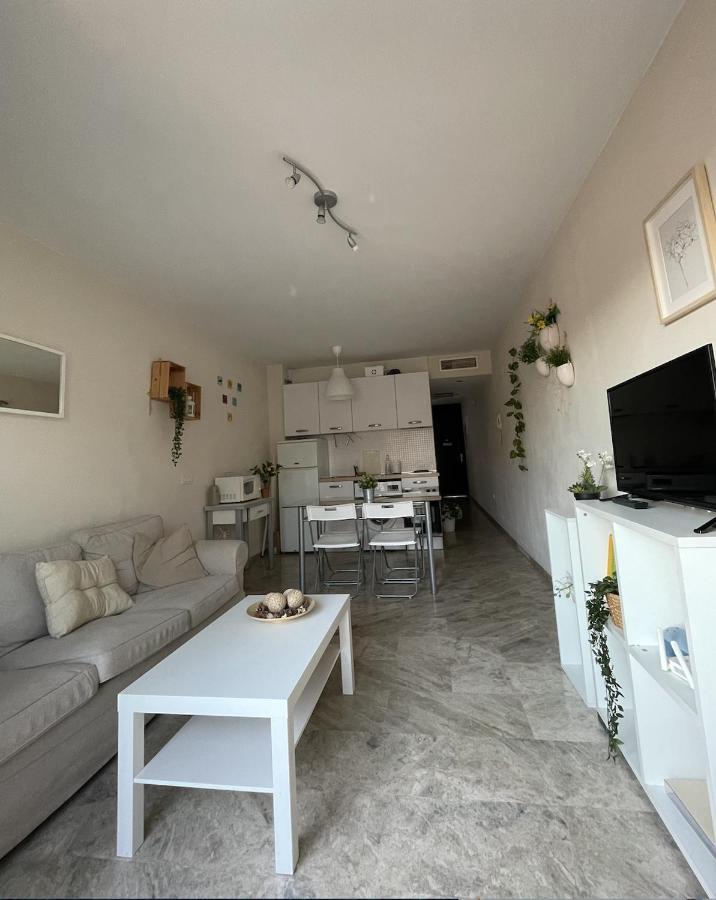 Luminoso Y Coqueto Apartamento En Malaga Bagian luar foto