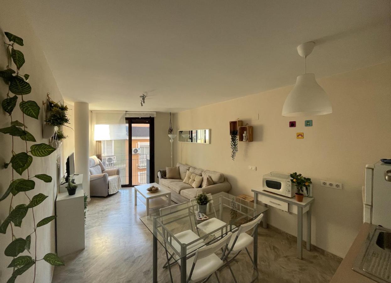 Luminoso Y Coqueto Apartamento En Malaga Bagian luar foto